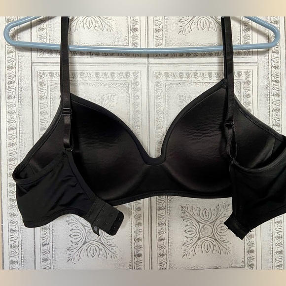NWOT Sz-36/B Bra in a Minimalist Basic Black, Comfy, Silky, Smooth Fit, No Wires - Picture 12 of 16